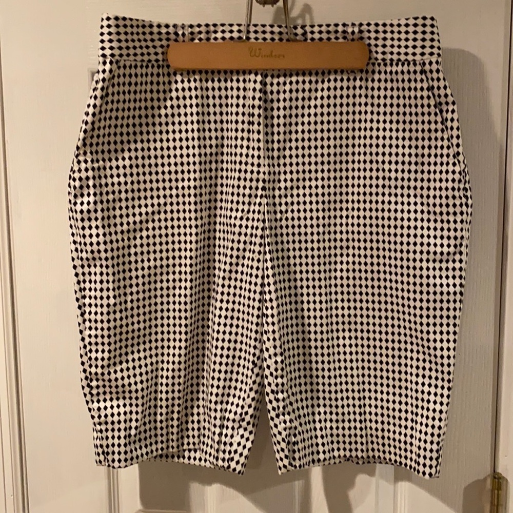 🐊IZOD Bermuda golf shorts size 8